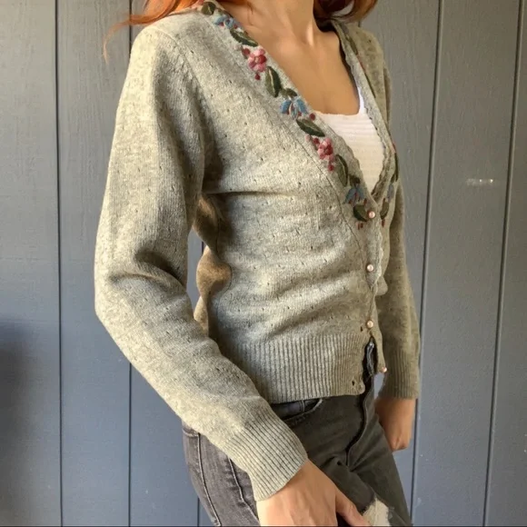 SOLD!!Vintage Herman Geist hand embroidered cardigan Sz M - Picture 3 of 7